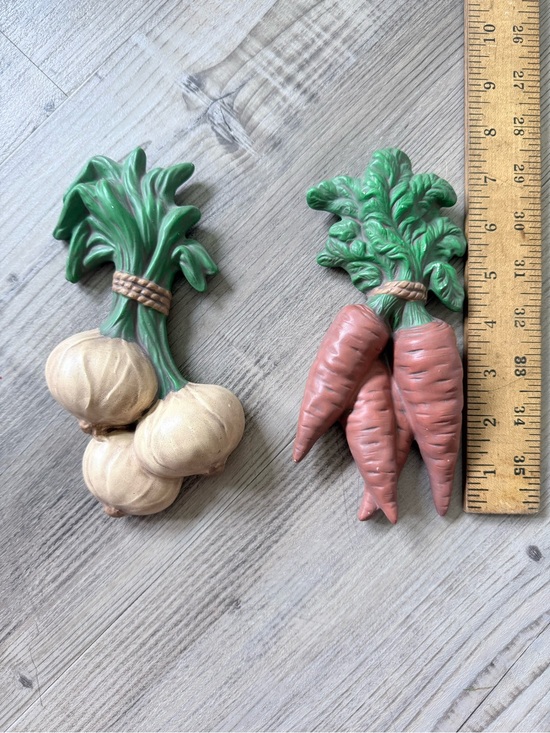 Other - VTG carrot and onion ceramic wall hangings